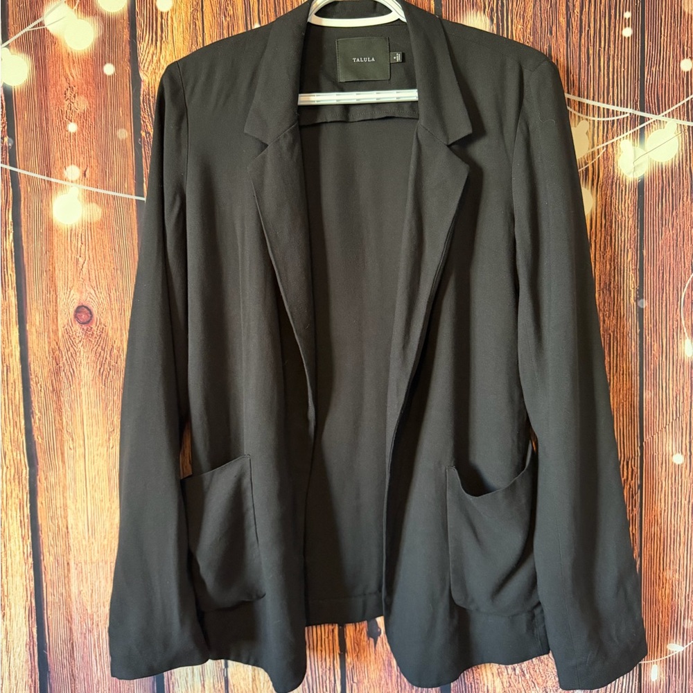 Talula Aritzia Black Lightweight Minimalist Open
Blazer with Pockets Size 6